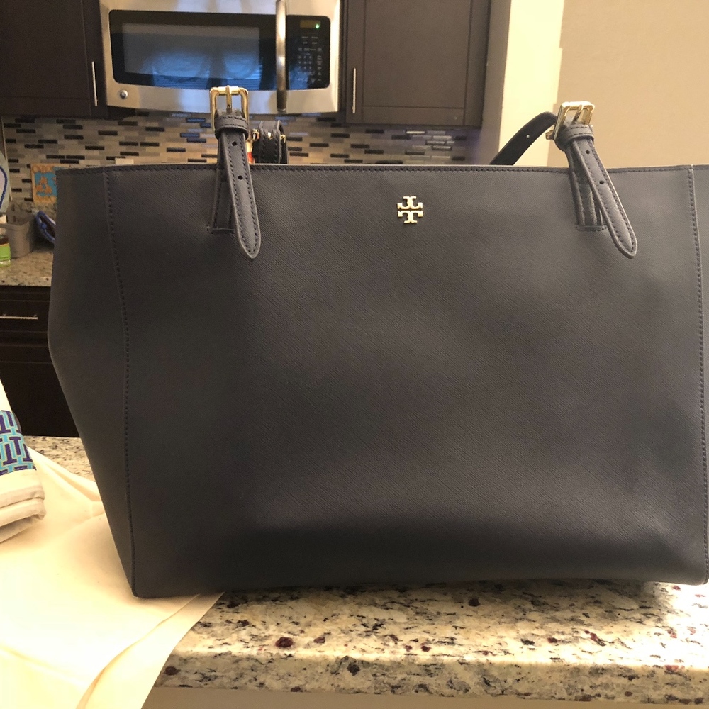 NWT Torch Burch Navy York Buckle Tote